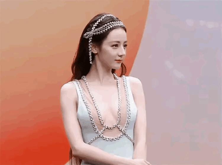 女明星胸照，自信之旅，从模仿到超越的成就感